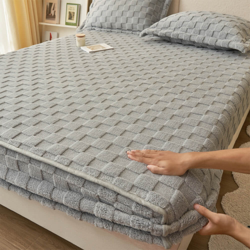 Premium Soft Checkerboard Plush Fitted Sheet Mattress Cover - News Pet Shop