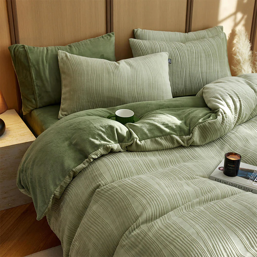 Minimalist Wavy Line Warm Milk Velvet Bed Sheet Set - News Pet Shop