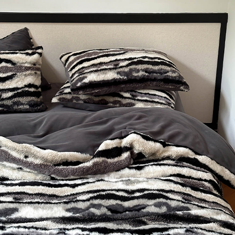 Dual-Sided Luxury Zebra Print Plush Bed Sheet Set - News Pet Shop