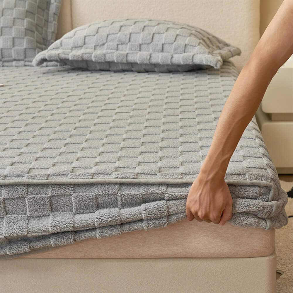 Premium Soft Checkerboard Plush Fitted Sheet Mattress Cover - News Pet Shop